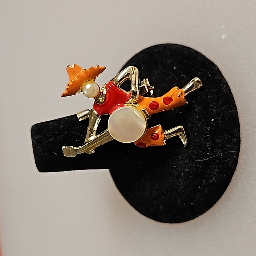 Vintage goldtone musician brooch banjo faux pearl enamel MOP accents